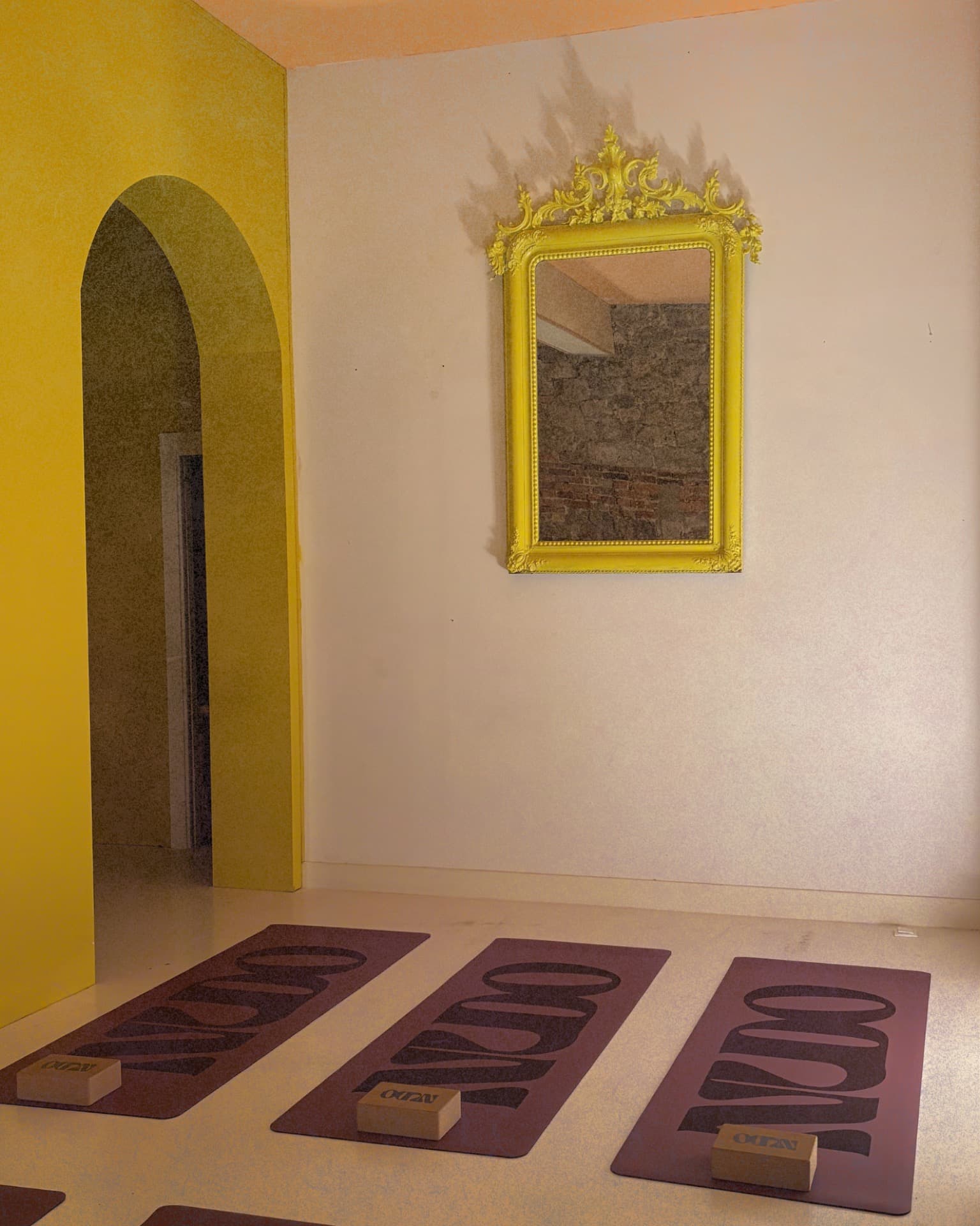 Interior del estudio NUDO YOGA en Santander